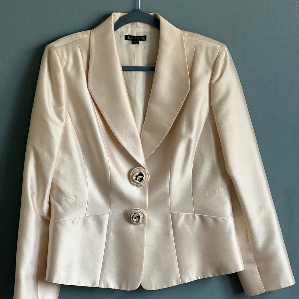 Tahari wool & silk cream jacket black skirt size 12